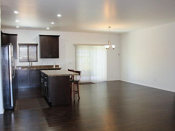 4th image of 301 S Oso Dorado Dr