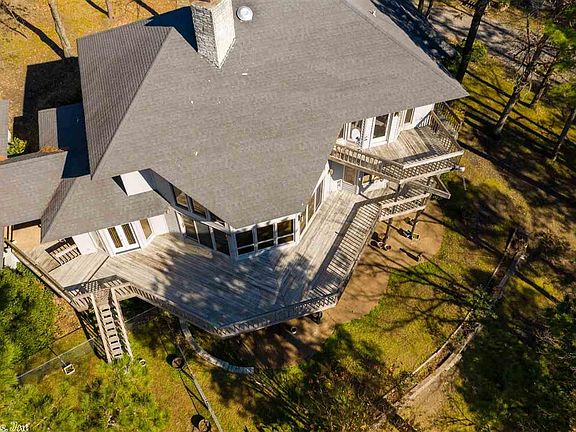 2nd image of 400 Brown Ln