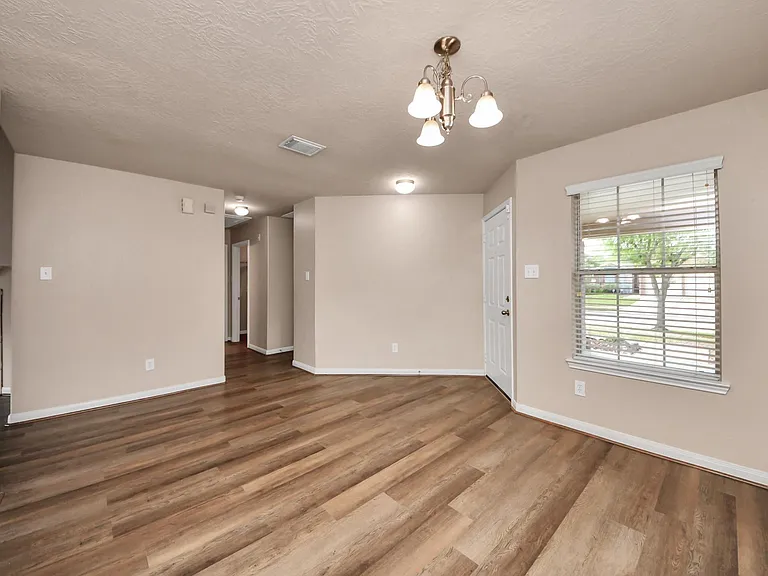 1818 Fergus Park Ct — Photo 12