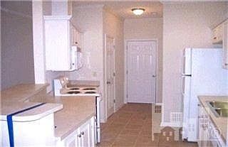 4th image of 121 Kellerton Court