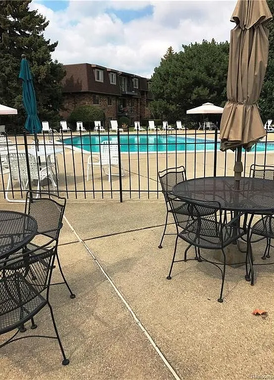 1 bed, 700 sqft, $1,225 — Photo 3