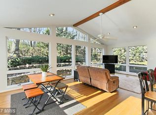 6425 Woodville Dr, Falls Church, VA 22044