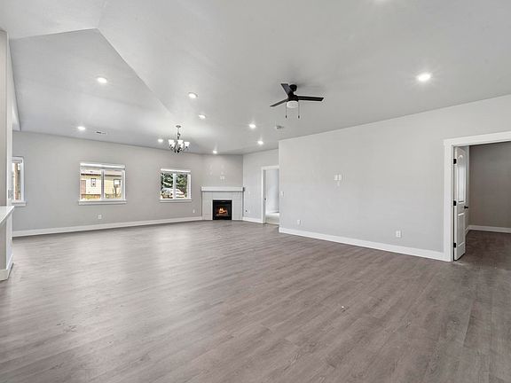4th image of 740 S 6th Ave