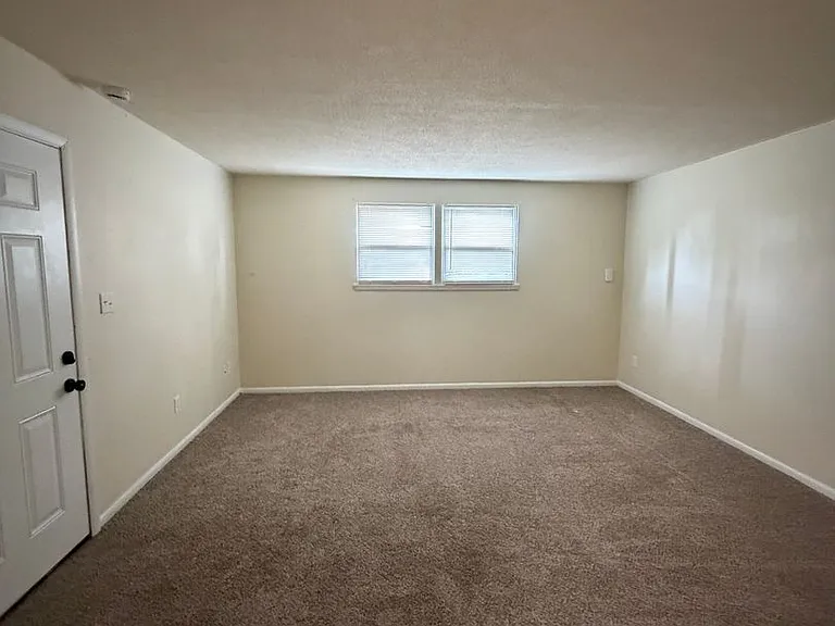 529_Brown _Cir _Dr — Photo 5
