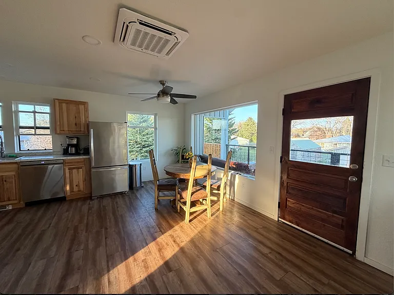 207 Fabrick St #B — Photo 10