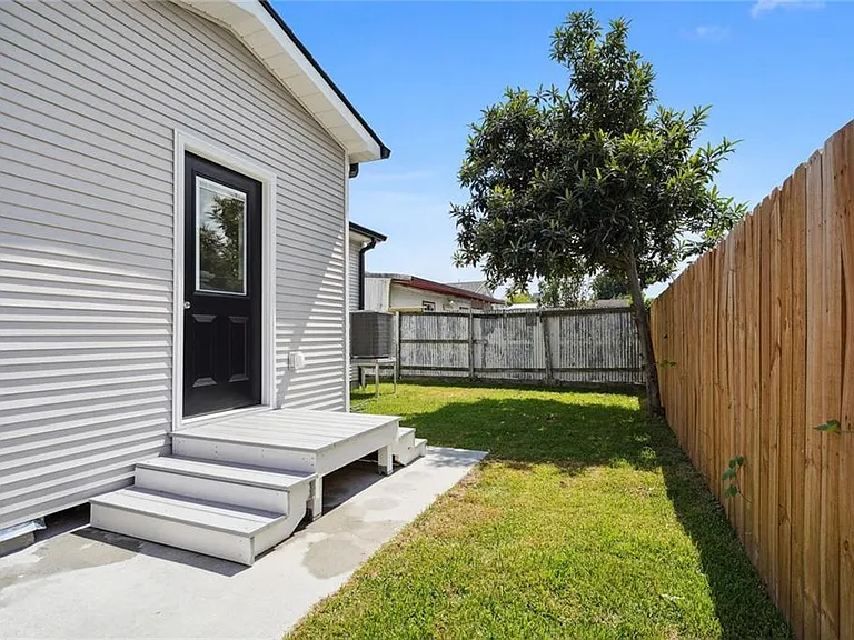 43 Labarre Pl — Photo 16