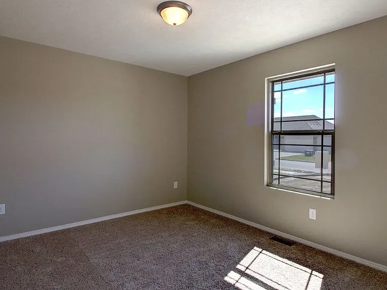 479 W Grace St — Photo 9