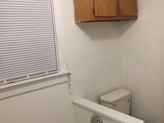 4th image of 1619 E Jackson St #3