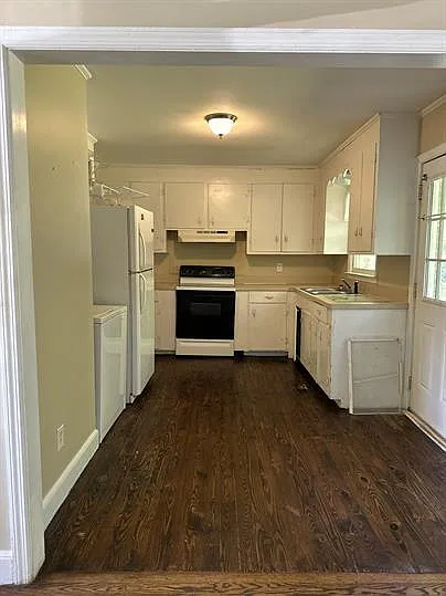 3 bed, 1.0 bath, 1300 sqft, $1,300 — Photo 3