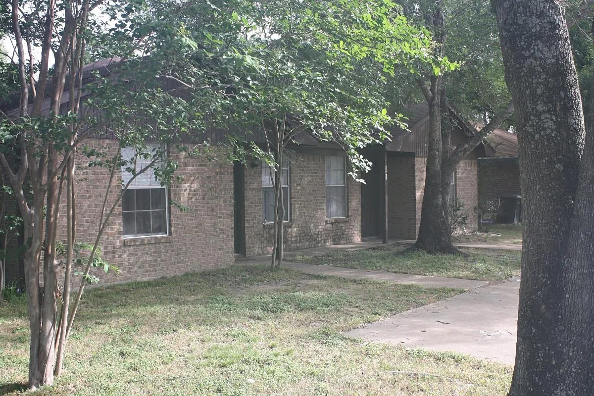 2 bed, 900 sqft, $975 — Photo 2