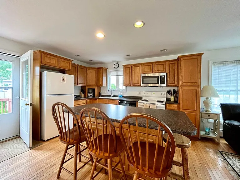 16 E Atlantic Ave — Photo 3