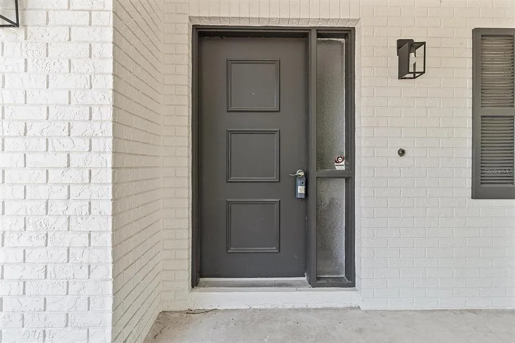 3 bed, 2.0 bath, 1759 sqft, $2,200 — Photo 4