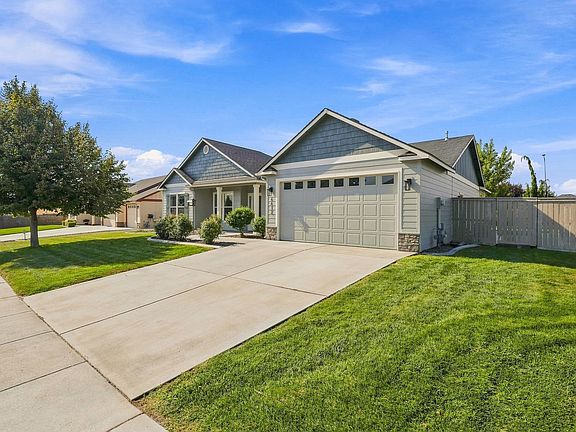 3rd image of 4412 Meadow View Dr