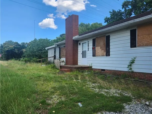 4740 Country Club Rd, Winston Salem, NC 27104