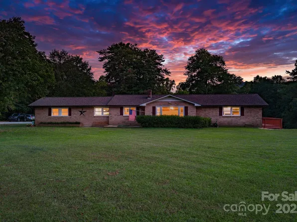 2660 Taylorsville Rd, Lenoir, NC 28645