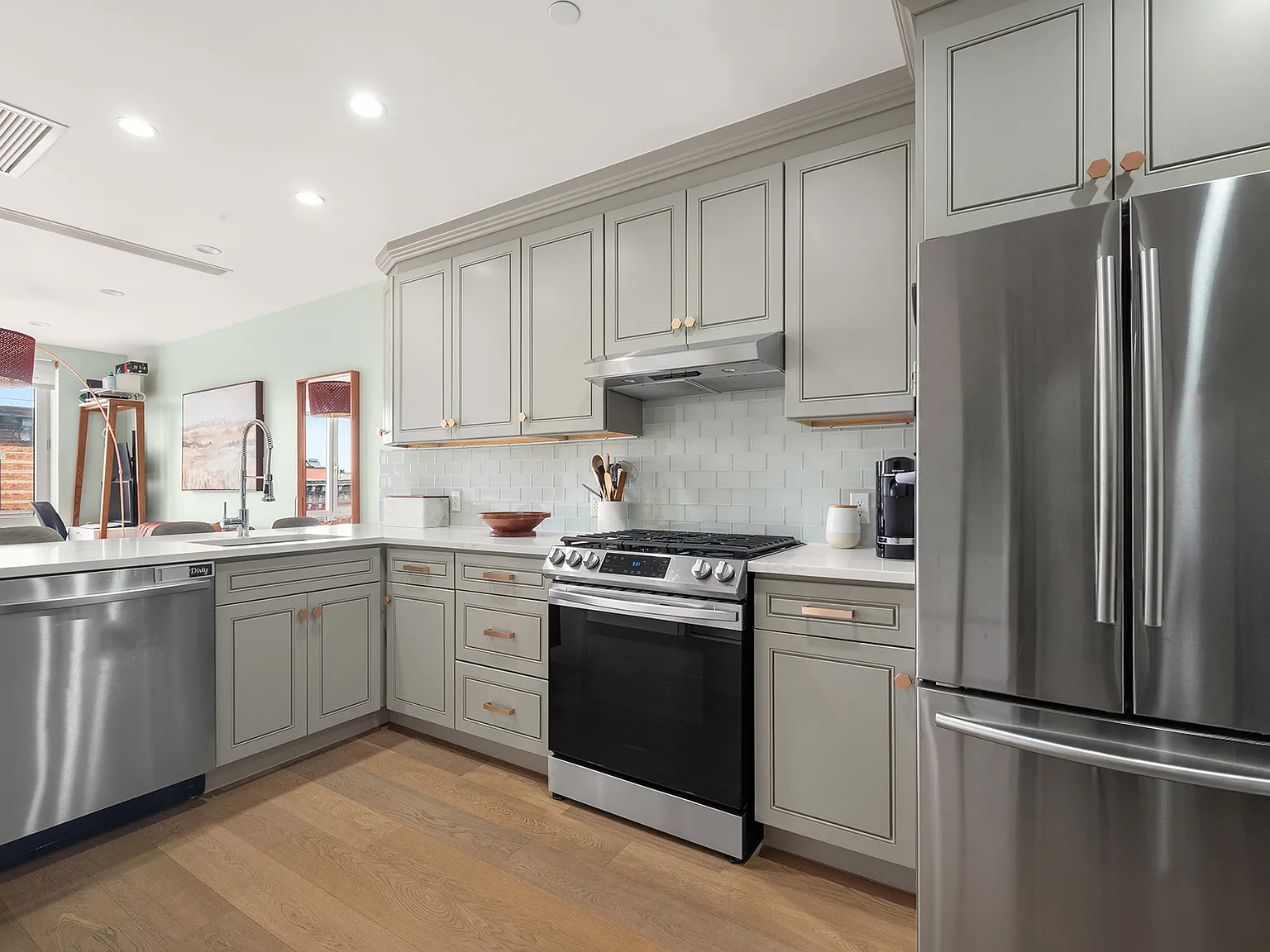 975 Manhattan Avenue — Photo 3