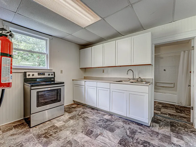 975 Dorsey Ave — Photo 10