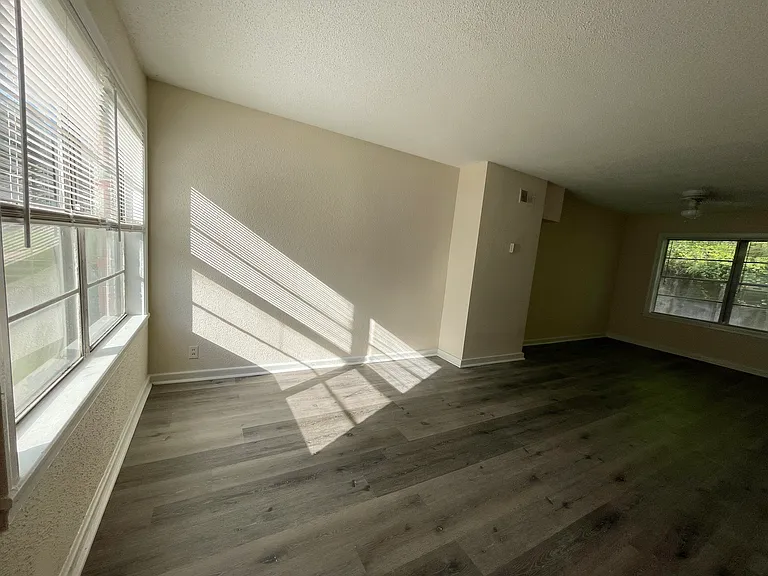 1623 Valley Ave — Photo 5