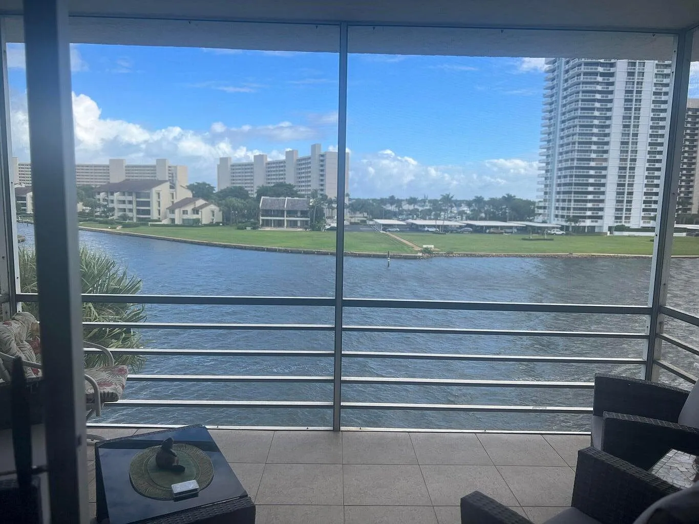 2 bed, 2.0 bath, 1010 sqft, $3,000 — Photo 2