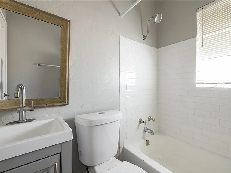 2132 N Forgeus Ave #C — Photo 13