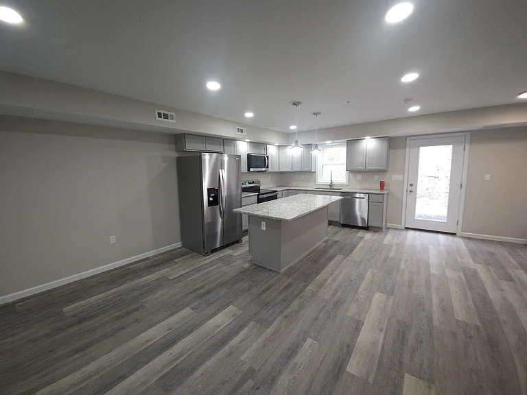 1068 Lakeland Dr — Photo 19