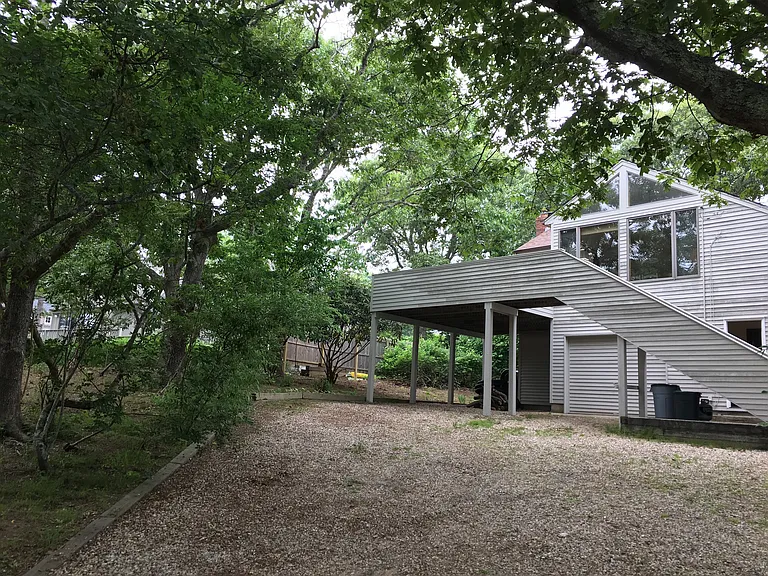 69 Cleveland Dr — Photo 2