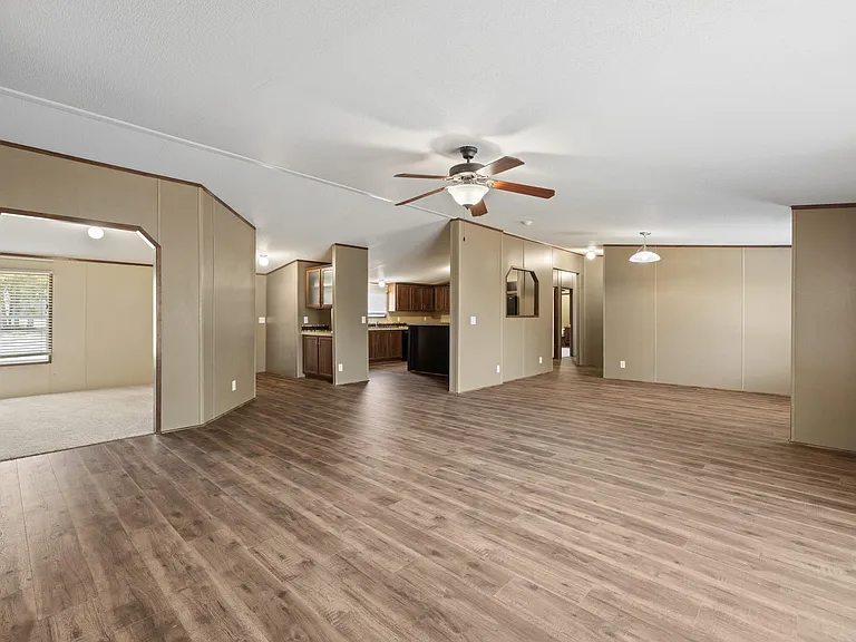 105 Jordan Dr — Photo 12