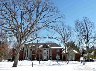 3975 Oak St, Rochester, MI 48307