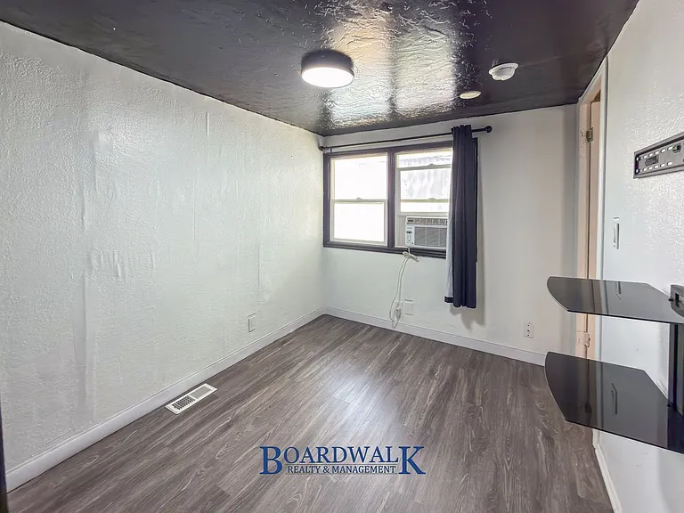 155 W State St #3 — Photo 25