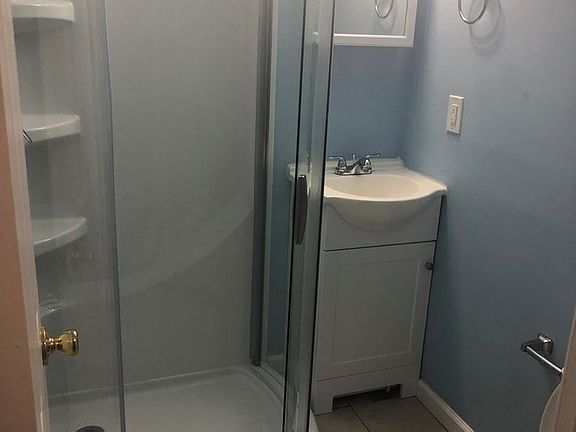 3rd image of 608 Brooke St APT A