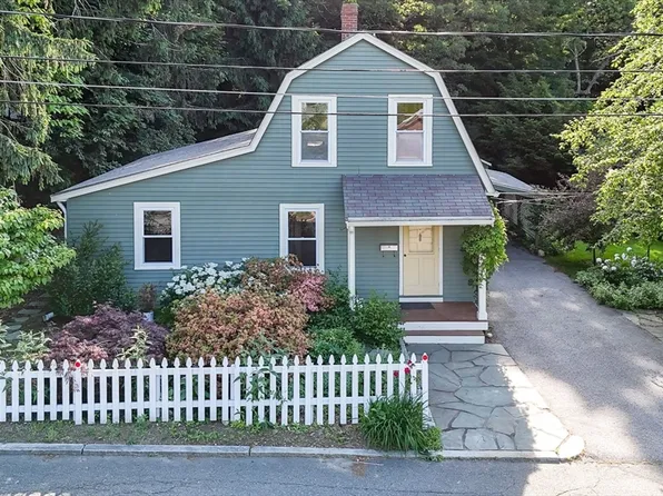 29 Woodland Rd, Wakefield, MA 01880