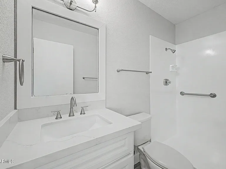 1432 S Oracle — Photo 16