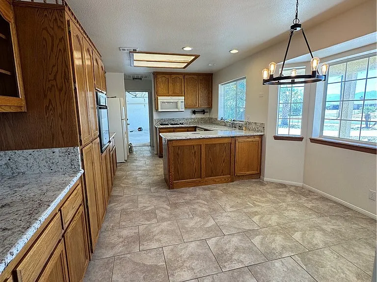 17814 Mesa St — Photo 3