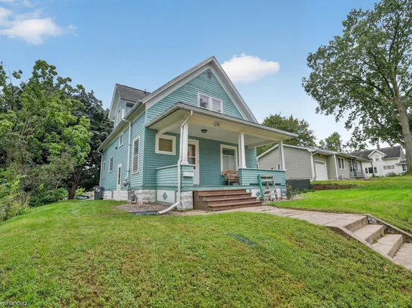 916 Walnut St, Cedar Falls, IA 50613