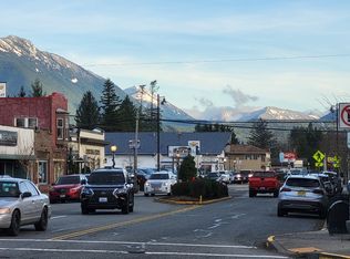 800 Ballarat Ave NE, North Bend, WA 98045