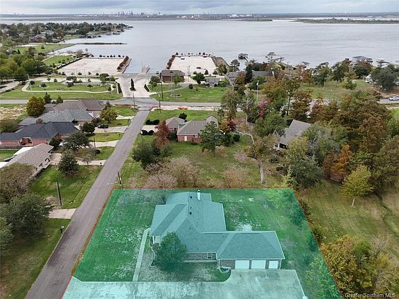 3rd image of 2716 Magnolia Ln