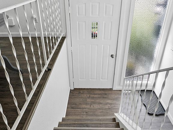 2nd image of 718 N Green St