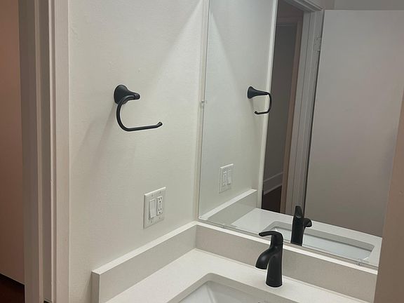 4th image of 1401 W Bertona St #2