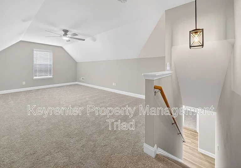1153 Hawick Dr — Photo 42
