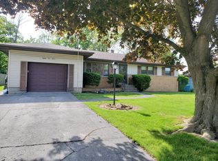 8512 Dewey St, Crown Point, IN 46307