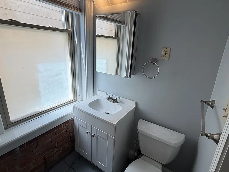 2357 W Clifton Ave #1 — Photo 5