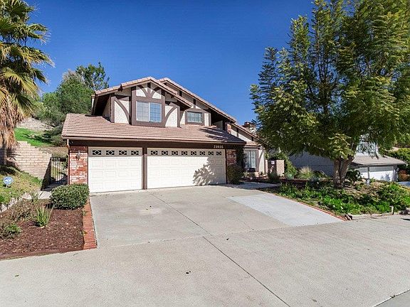 4th image of 23935 Stagg St