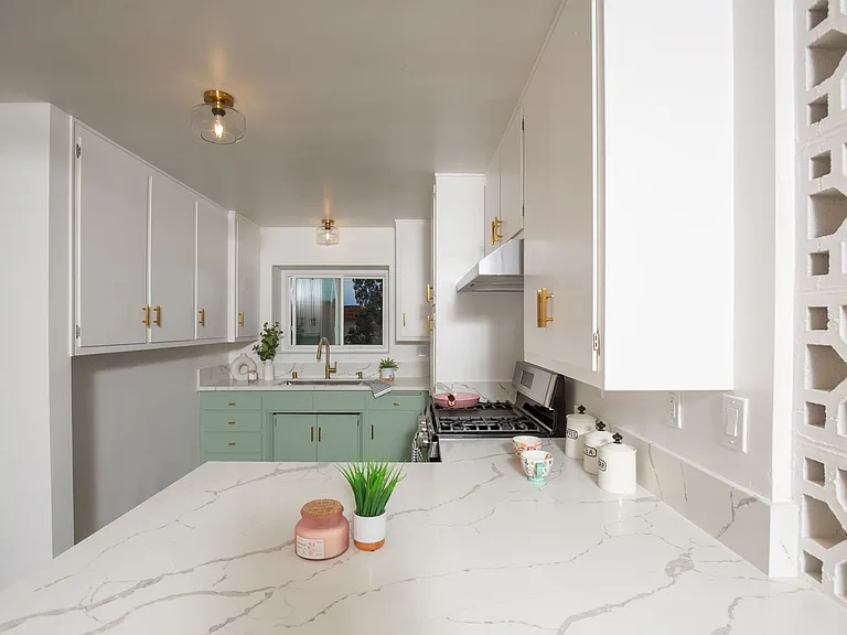 445 E Magnolia Blvd — Photo 19