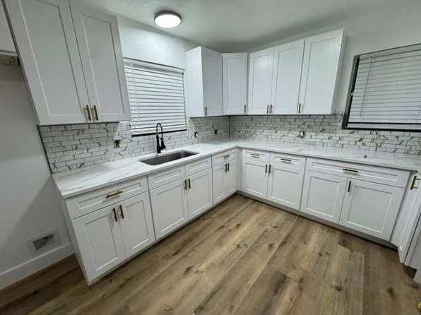 2705 Tanglewood St, Orange, TX 77630