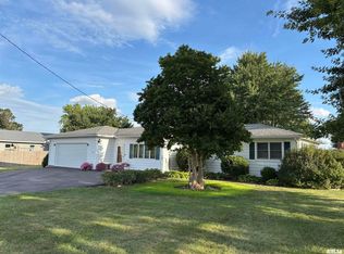 542 W Maple St, Oneida, IL 61467