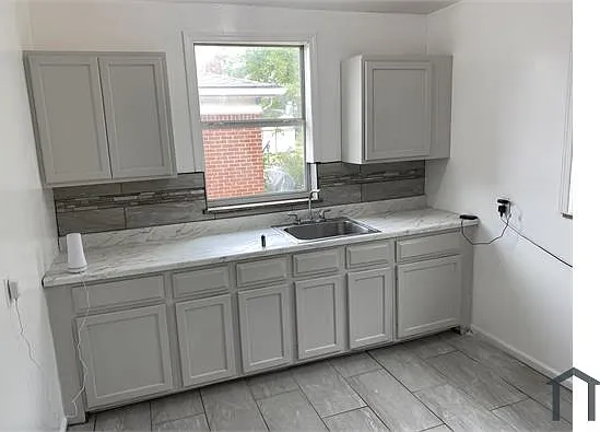 3 bed, 1237 sqft, $1,350 — Photo 2