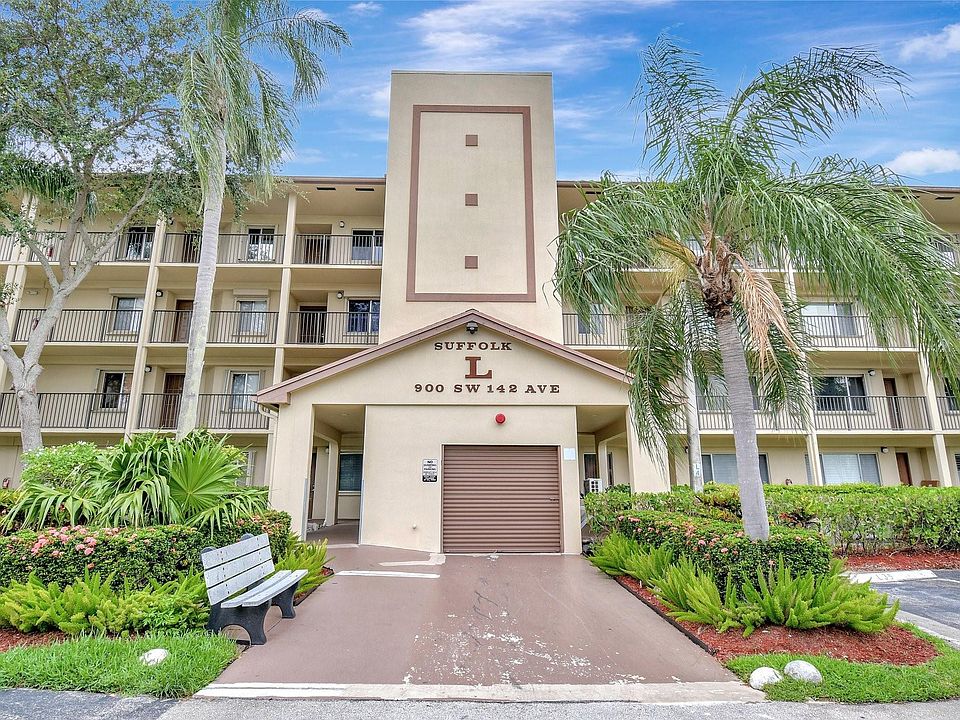 1st image of 900 SW 142nd Avenue #402 L