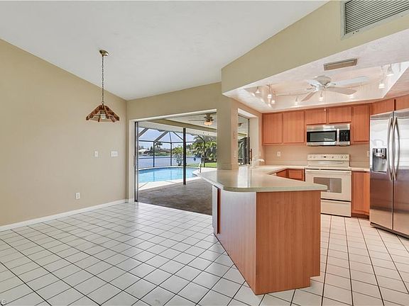 5th image of 1318 SW 25th Ter
