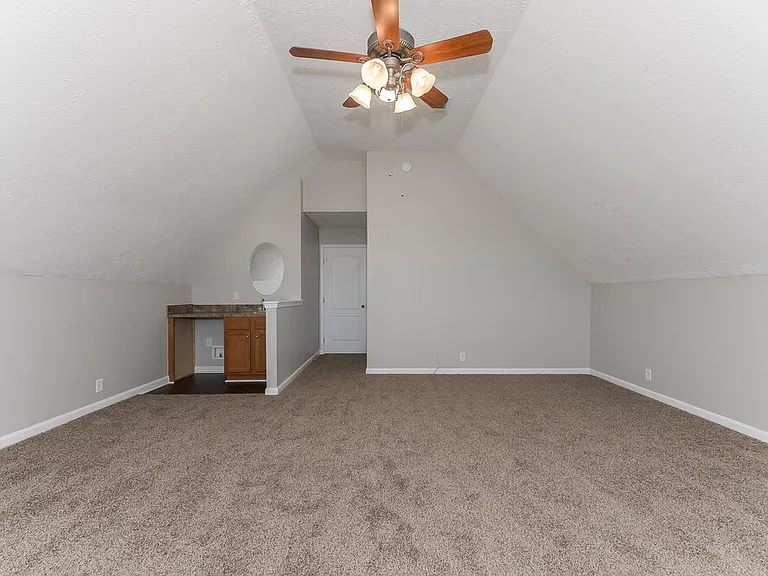 2816 Windcrest Trl — Photo 11