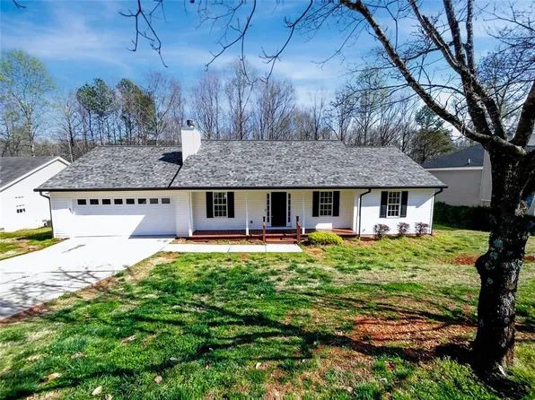 7207 Ironwood Dr, Gainesville, GA 30507